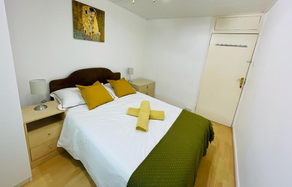 Cosy Flat Close To East Finchley Station 런던 외부 사진